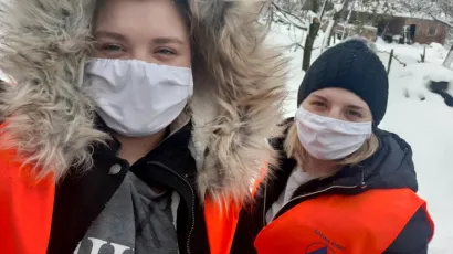 Vrijedne volonterke Udruge Jedni za druge Općina Sirač dostavile su svu humanitarnu pomoć mladoj majci kako bi što prije stala na svoje noge/Foto: Udruga Jedni za druge Općina Sirač