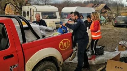 Volonteri iz Sirača i Daruvara dijele pomoć potrebitima/Foto: Privatni album