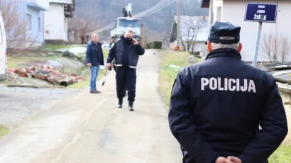 Policijski očevid u ulici Jana Ži&scaron;ke u Pakracu/Foto: MojPortal.hr/Nikica Puhalo