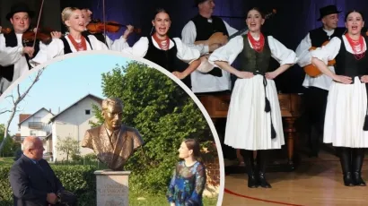 Ansanbl LADO darovao je Lipiku bistu u bronci njezina osnivača. Zvonimira Ljevakovića/Foto: COmpas.hr