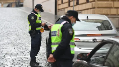 Obaveza no&scaron;enja vozačke dozvole sa sobom zapravo je besmislena/Foto: Goran Mehkek/CROPIX
