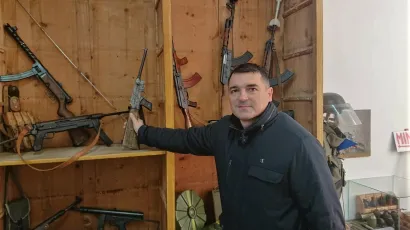 Mario Tušek s puškom MAS-39 koju je koristio francuski pokret otpora/Foto: Mario Barać