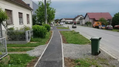 Darkom je zasad napravio ne&scaron;to vi&scaron;e od tri kilometra nogostupa u Dežanovcu/Foto: Darkom