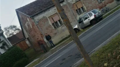 Auto je sletio s ceste i zabio se u stup/Foto: Facebook