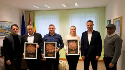 Župan Marko Marušić i direktor TZ BBŽ-a Marcel Medak s dobitnicima prestižnih priznanja/Foto: BBŽ