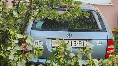 Oštečeni automobil u Pakracu/Foto: Čitatelj