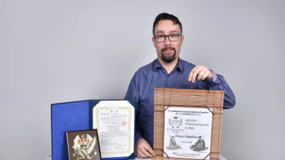 Goran Gatalica s prestižnom nagradom/ Foto: Privatni album