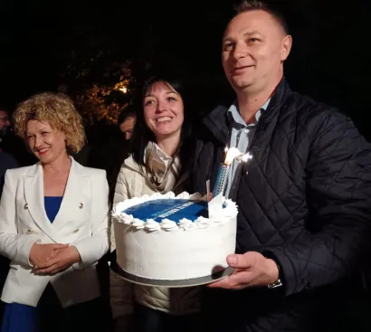 Slavljenička torta u rukama župana Marušića/Foto: Slavica Trgovac Martan
