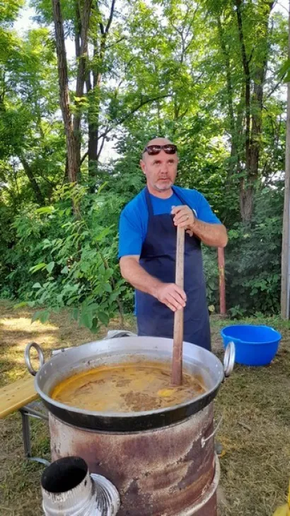 Za tomašičke hodočasnike priređen je vrhunski fiš-paprikaš/Foto: Udruga Lipa Garešnica