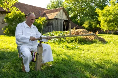 Prije žetve kosa se mora dobro nabrusiti/Foto: Studio Novotni