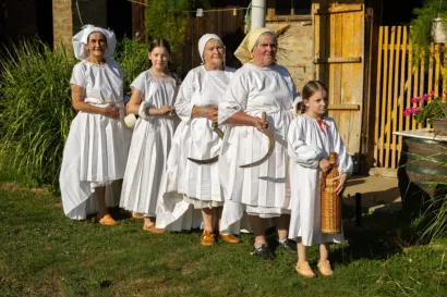Težaci u tradicionalnim nošnjama/Foto: Studio Novotni