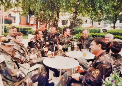 Jedan od rijetkih fotografija koju ima iz Domovinskog rata. Krešimir Ivančić je prvi s lijeva/Foto: Privatni album