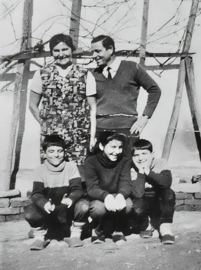 Blizanci Marko i Branko s majkom Marijom i ocem Ivanom te sestrom Terezom/Foto; Privatni album