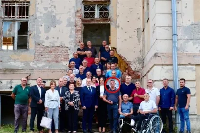 Marko Martinelli (krug) na 30. obljetnici spašavanja 270 psihijatrijskih bolesnika iz pakračke bolnice/Foto: Pakrački list