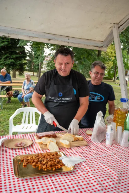 Gareščani za svojim štandom/Foto: Predrag Uskoković/Grad Daruvar