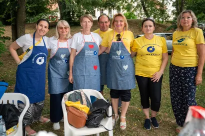 Članovi Udruženja obrtnika Garešnica pekli su roštilj/Foto: Predrag Uskoković/Grad Daruvar