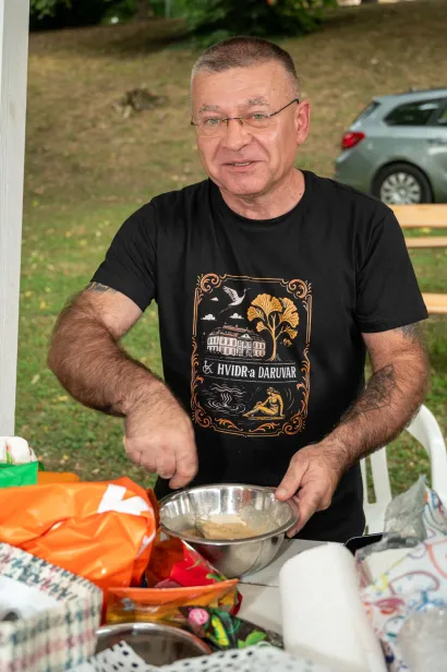 Članovi daruvarske udruge HVIDRA za ovu su prigodu pripremili čobanac/Foto: Predrag Uskoković/Grad Daruvar