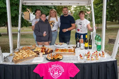 Predstavnici Popovače posjetiteljima su nudili domaće kiflice, suhomesnate proizvode i autohtono vino Škrlet/Foto: Predrag Uskoković/Grad Daruvar