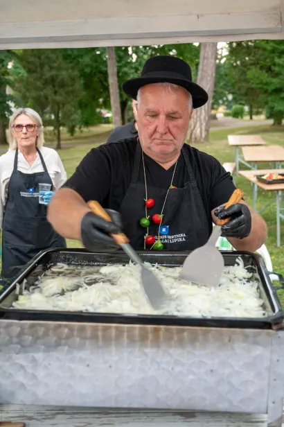 Udruga obrtnika Pakraca i Lipika dovela je svog roštilj majstora Dragu/Foto: Predrag Uskoković/Grad Daruvar