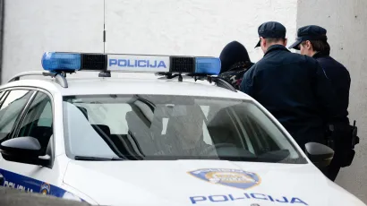 Nasilni mladić odveden je na ispitivanje u tužiteljstvo, a nakon toga sucu istrage koji mu je odredio istražni zatvor/Foto: Goran Mehkek/CROPIX