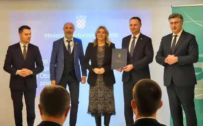 Ravnatelj Daruvarskih toplica Ratko Vuković s ministricom turizma Nikolinom Brnjac, županom Markom Marušićem i premijerom Andrejom Plenkovićem/Foto: Privatni album