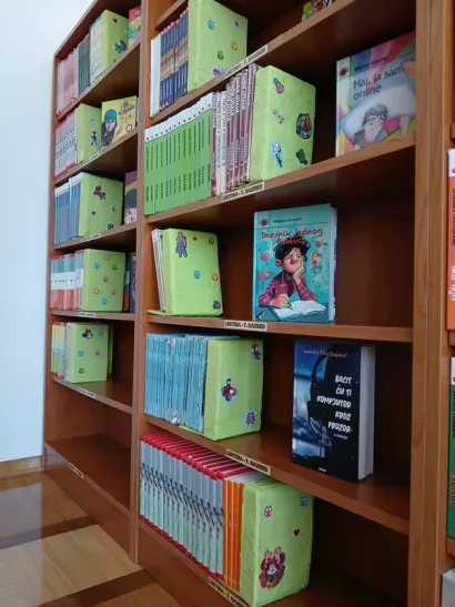 Veseli stalci za knjige/Foto: Irena Ivković