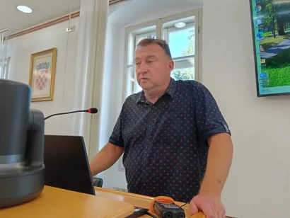 Držane Medved otvorio je dugi niz pitanja na aktualnom satu/Foto: Slavica Trgovac Martan