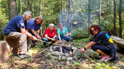 Kratki predah uz logorsku vatru/Foto: Udruga Lipa Garešnica