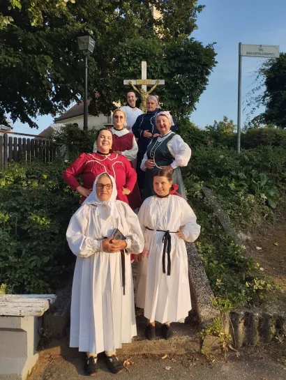Folkloraši su zasjali u raskošnim nošnjama/Foto: KUD Miklouš