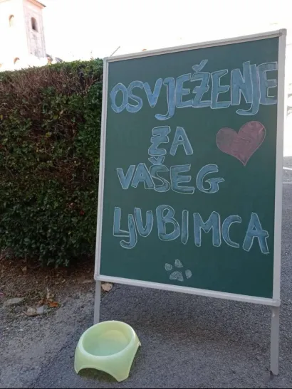 Osvježenje ispred knjižnice/Foto: PKIČ Daruvar