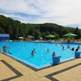 Veliki bazen na kojem nikada nema gužve i naguravanja/Foto: Facebook Bazen Gradina Šandrovac