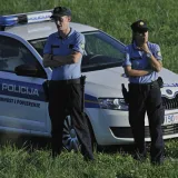 Zagreb, 270814.HGSS i policijski djetalnici pronasli su tragove koji upucuju na automobil koji je jucer sletio u rijeku Savu. Foto: Srdjan Vrancic/CROPIX