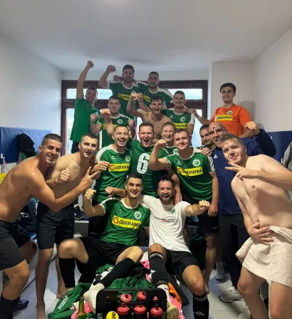 Igrači Bila sretni su što imaju ovakve navijačice/Foto: Privatni album