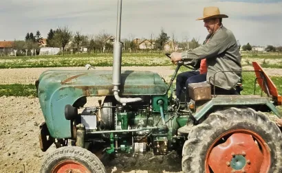 U mirnodopskim danima bavi se i poljoprivredom/Foto: Privatni album