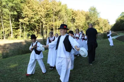 Veseli svatovi u akciji/Foto: Slavica Trgovac Martan
