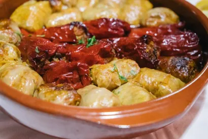 Slađana Đurđević Romsku je kuću predstavila sa neizostavnom sarmom i punjenom paprikom/Foto: vilicomkrozhrvatsku (Kasandra Draganić)