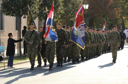 Mimohod pobjednika krenuo je prema Barutani/Foto: Slavica Trgovac Martan