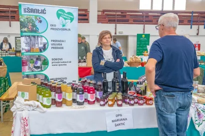 Na tandovima se moglo kušati mnoštvo domaćih proizvoda/Foto: Grad Čazma (Davor Kirin)