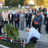 Polaganje vijenaca za sve pale žrtve/Foto: Pakrački list