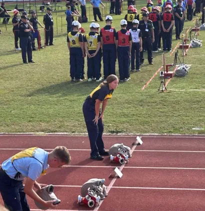 Priprema članice mladeži za štafetnu utrku/Foto: DVD Daruvar