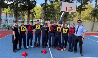 Ekipa mladeži DVD-a Daruvar netom prije nastupa na državnom natjecanju sa svojim voditeljima Leonardom i Oliverom/Foto: DVD Daruvar