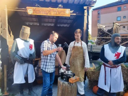 Turisti su imali priliku iskovati svoj novčić kao autohtoni sajmski suvenir/Foto: Mario Barać