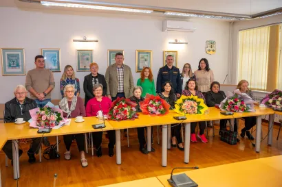 Zajednička fotografija nagrađenih i članova komisije/Foto: Predrag Uskoković/Grad Daruvar