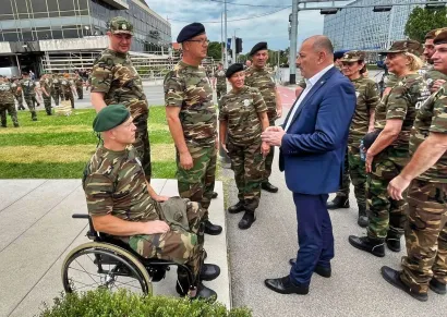 Na mimohodu u Zagrebu s ministrom Medvedom/Foto: Privatni album