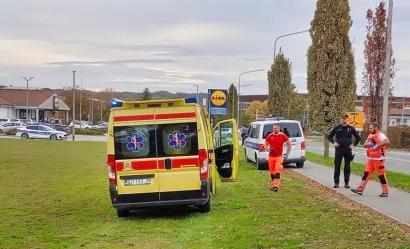 Policija je osiguravala mjesto za slijetanje helikoptera, a hitnjaci su također došli sa svojim kombijem/Foto: Čitatelj