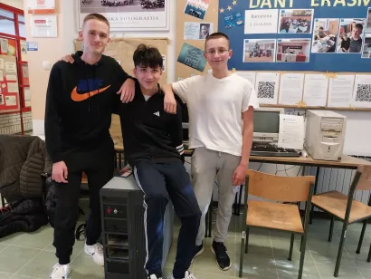 Prijatelji su Lovri pomogli postaviti izložbu/Foto: Privatni album