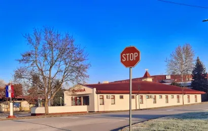 Gostima je dostupan i velik broj parkirnih mjesta ispred dvorane/Foto: Gastroakademija Garešnica