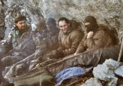 Dinko Tandara tijekom rata (drugi s desna)/Foto: Privatni album