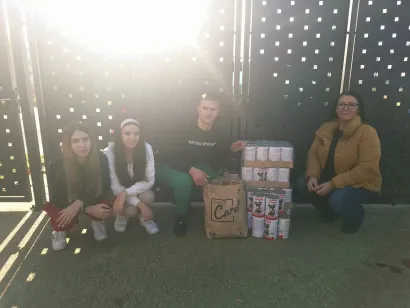 Nedavno su udrugu obišli učenici Komercijalne i trgovačke škole Bjelovar i donijeli darove/Foto: Udruga Vau Vau