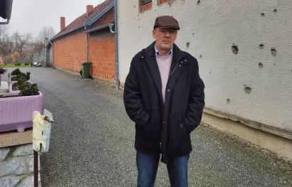 Ban danas ispred Zojine kuce u kojoj je 1991_. bio punkt Zmije 35/Foto: Mario Barać/MojPortal.hr